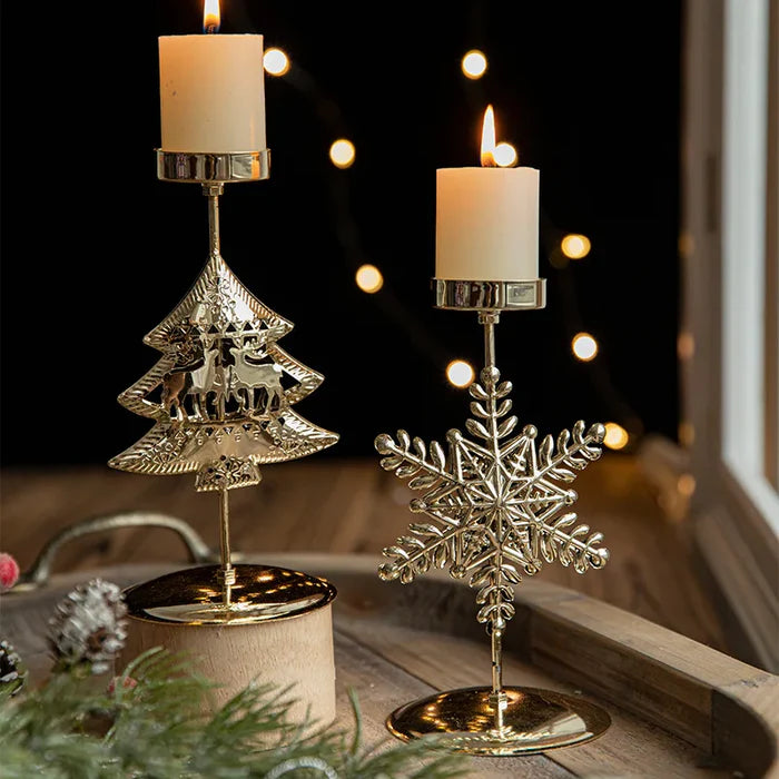 Castiçal de Ferro Dourado com Decoração Natalina