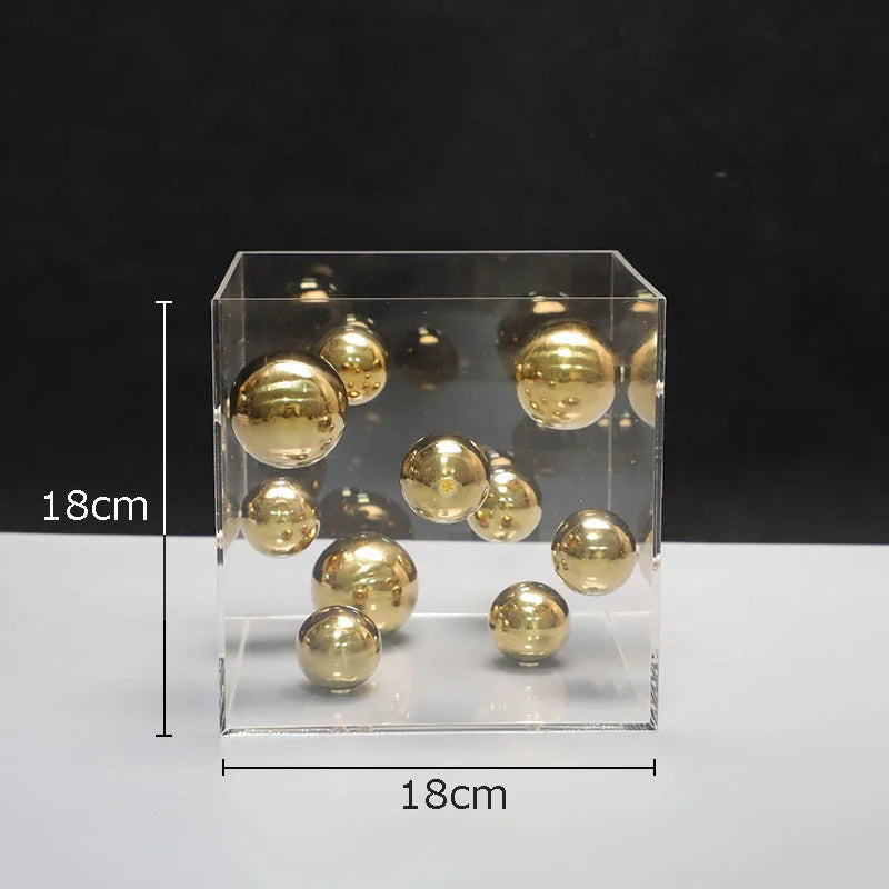 Caixa Decorativa em Acrílico com Bolas em Metal