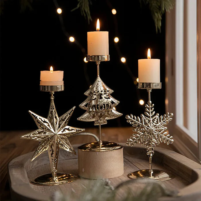 Castiçal de Ferro Dourado com Decoração Natalina