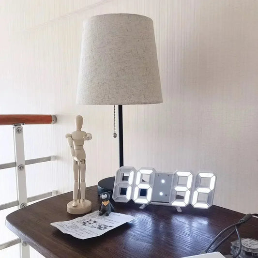 Relógio LED com brilho ajustável