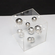 Caixa Decorativa em Acrílico com Bolas em Metal