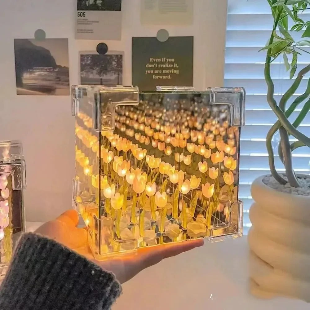 Luminária de Mesa em Cubo Flores de Tulipa